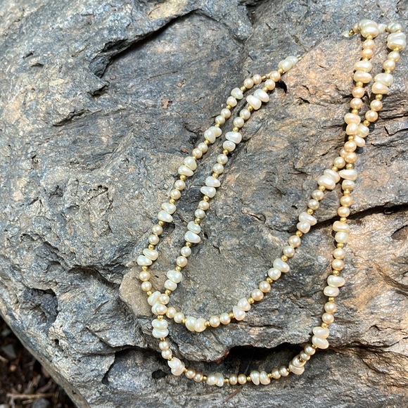 Vintage Marvella River Pearl Cream and Gold Strand Necklace - Picture 4 of 8